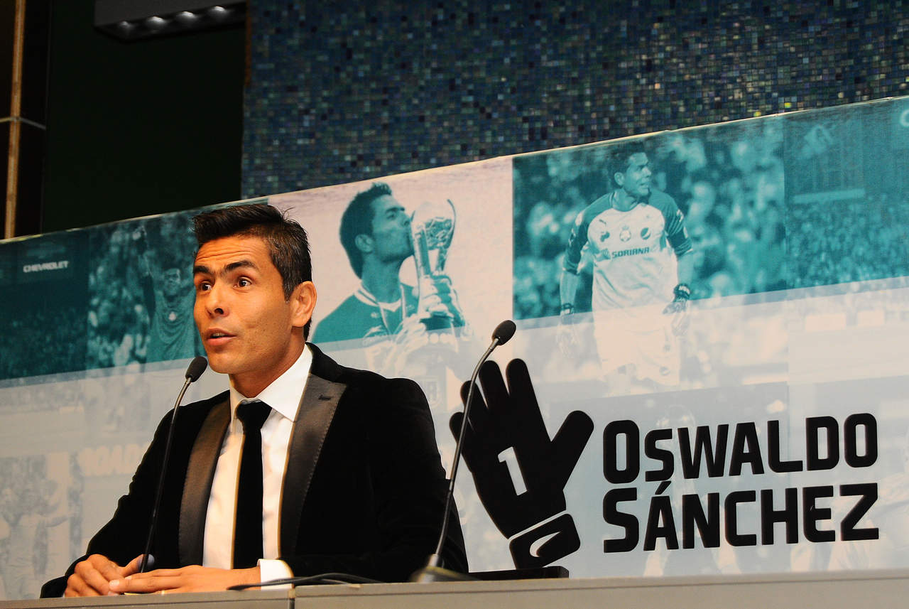 Oswaldo desmintió el rumor sobre su vínculo con Chivas. (ARCHIVO)