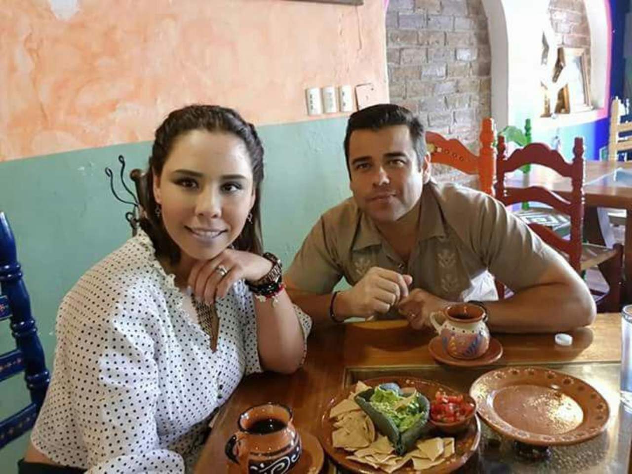 Graves, exalcalde de Morelos y su pareja tras volcadura
