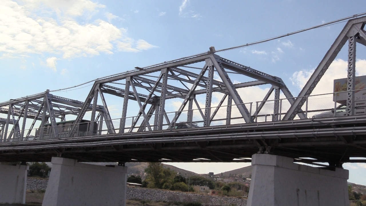 Alcaldes de Torreón y GP supervisan obras en Puente Plateado