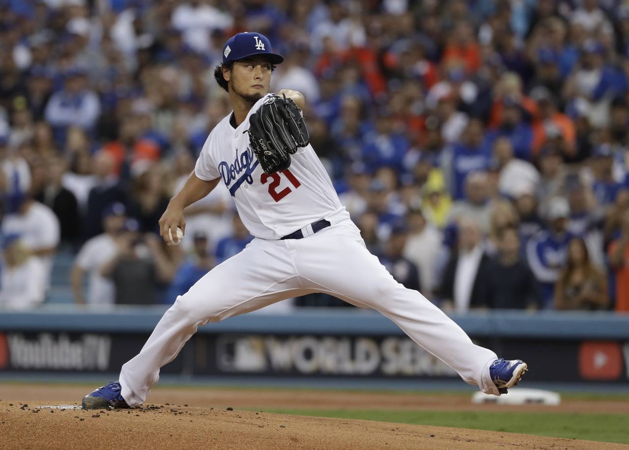 Yu Darvish, pitcher de los Dodgers de Los Ángeles, lanza ante los Astros de Houston en el séptimo juego de la Serie Mundial del año pasado. (AP)