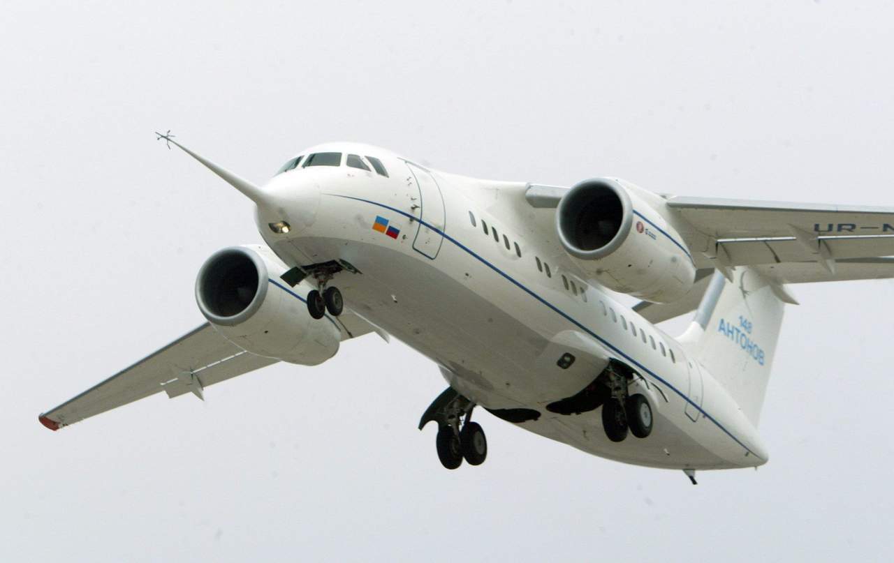 Se estrella avión con 71 personas a bordo a las afueras de Moscú