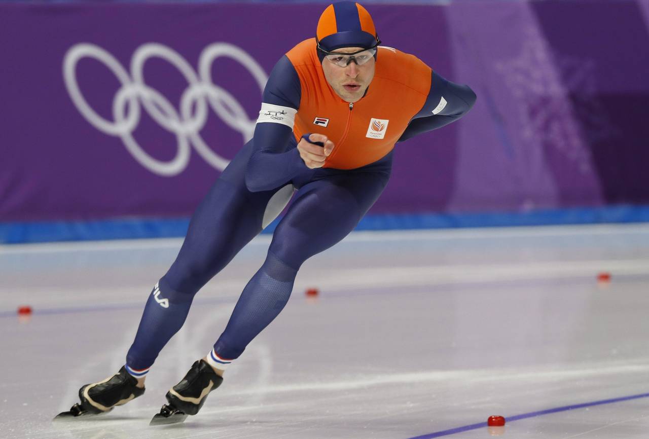 Sven Kramer se convirtió ayer en tricampeón olímpico de patinaje de velocidad a cinco mil metros. (EFE)