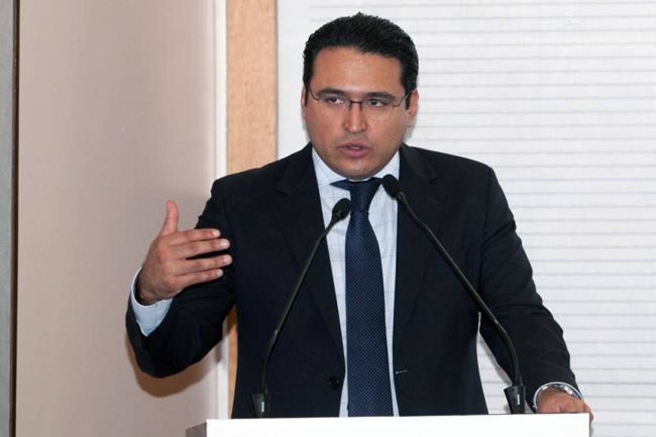 Presidente.Bernardo González Rosas, es ahora el nuevo presidente de la Comisión Nacional Bancaria y de Valores. (ARCHIVO)