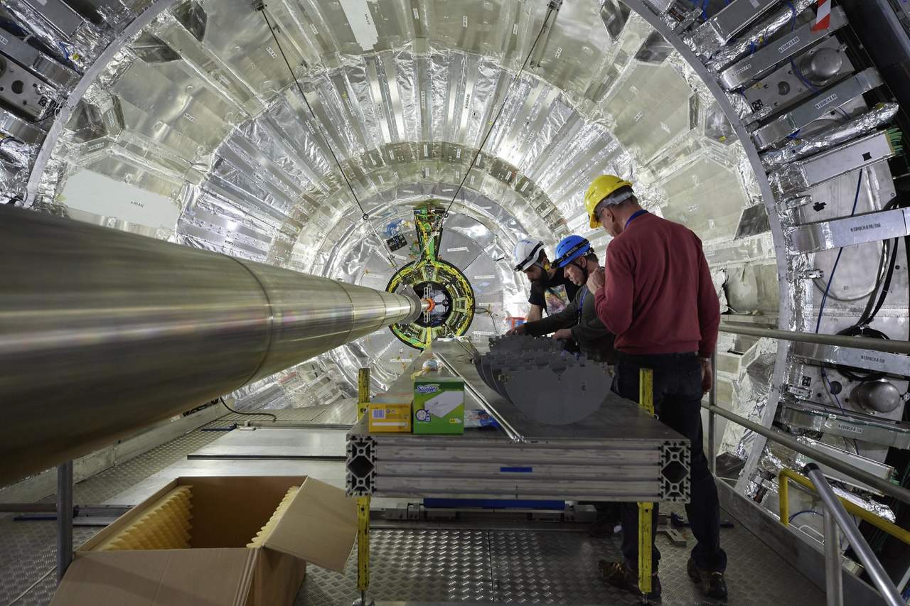 Miden por primera vez con alta precisión la masa del bosón 'W' en el CERN