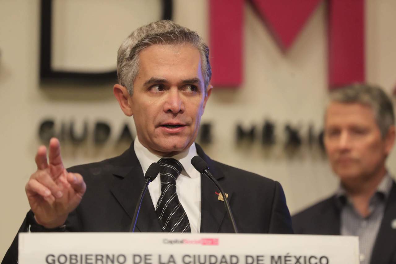 El jefe de Gobierno, Miguel Ángel Mancera, anunció que los recursos que se recauden este año, a través de las fotomultas serán destinados a los trabajos de reconstrucción. (ARCHIVO)