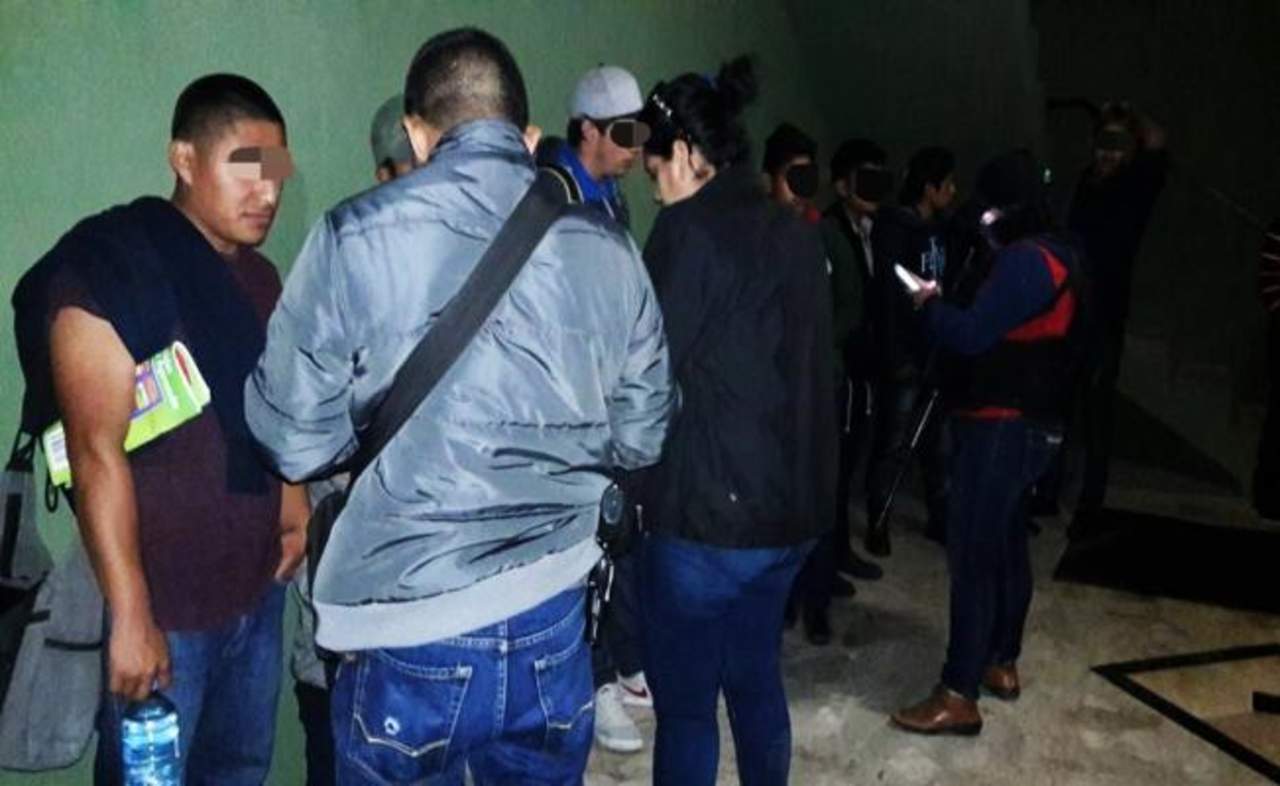 Hacinados en dos cuartos de hotel fueron encontrados otros 45 migrantes centroamericanos en Matamoros, Tamaulipas, con los cuales suman un total de 381 en 72 horas en esa ciudad fronteriza. (TWITTER)