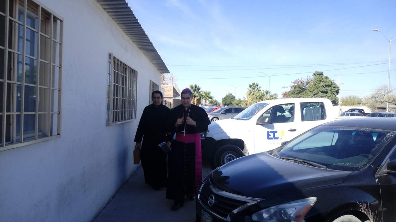 El nuevo obispo de Torreón acudió este miércoles al Cereso. (EL SIGLO DE TORREÓN) 