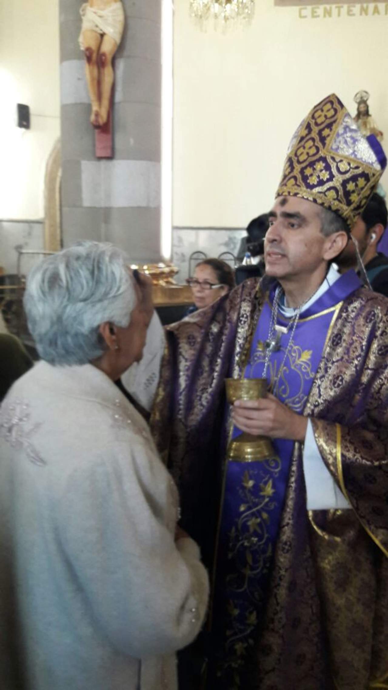 El obispo encabezó la celebración en Gómez Palacio. (EL SIGLO DE TORREÓN) 
