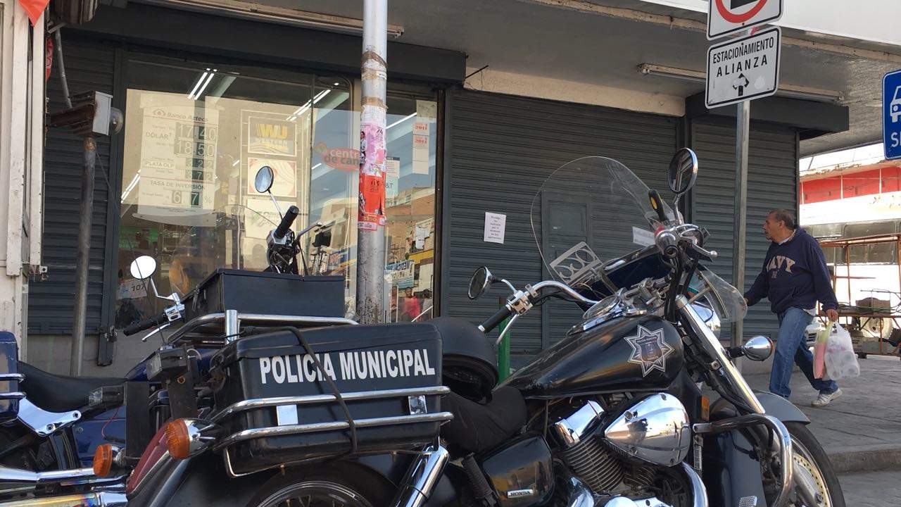 La tienda se encuentra ubicado en el cruce de la avenida Hidalgo y la calle Ramos Arizpe, hasta donde llegaron elementos de la Dirección de Seguridad Pública Municipal. (EL SIGLO DE TORREÓN)