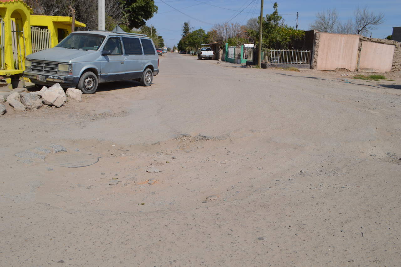 Detallan que las zonas más afectadas son las calles alrededor de la plaza principal, además de la vialidad que conecta con la carretera Torreón-Matamoros, misma que va hasta el ejido El Consuelo. (EL SIGLO DE TORREÓN)