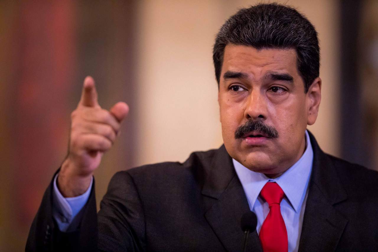 Maduro advirtió que en caso de que Estados Unidos tome una medida contra el petróleo venezolano, su gobierno no se quedará cruzado de brazos y “responderá”. (EFE)