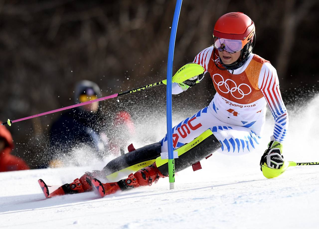 La estadounidense Mikaela Shiffrin consiguió ayer el segundo título olímpico de su carrera al ganar la prueba de eslalon gigante de esquí alpino en los Juegos Olímpicos de Invierno de PyeongChang. Mikaela Shiffrin, imponente en el eslalon gigante