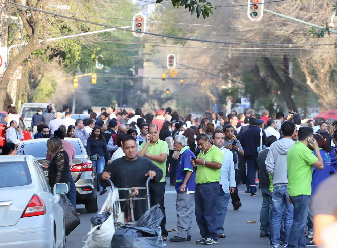 De acuerdo con su último reporte, publicado en su cuente de Twitter @SSNMexico, el organismo precisó que: 'Hasta las 20:30 horas se han detectado 150 réplicas'. (EL UNIVERSAL)