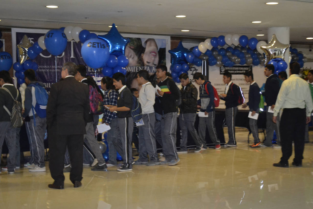 Opciones. Invitan a estudiantes a acudir a conocer opciones académicas.