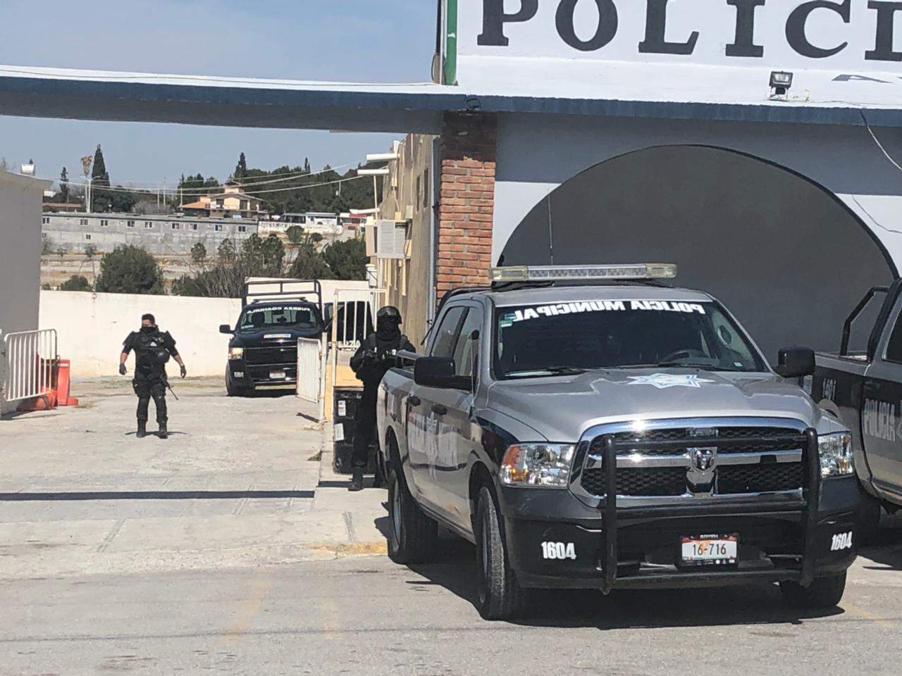 Luego del ataque registrado, la comandancia municipal se encuentra resguardada por elementos de Fuerza Coahuila. (ESPECIAL)