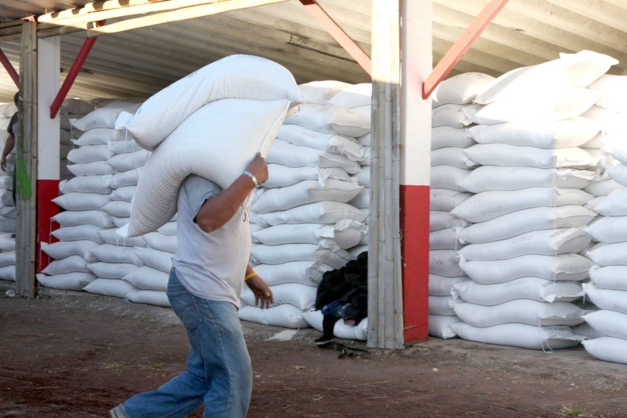 Dulce espera. El sector azucarero espera que México llegue a consolidar las negociaciones del Tratado de Libre Comercio. (ARCHIVO)