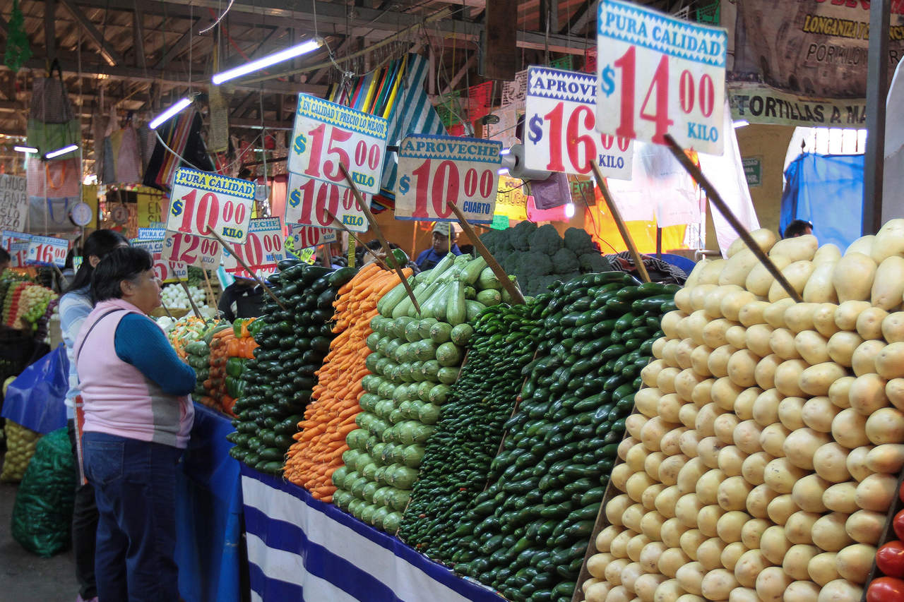 En la semana del 12 al 16 de febrero, el precio del huevo y del aguacate se mantuvieron en 75 y 63 pesos el kilo, respectivamente, en mercados del país; mientras que otros productos básicos mostraron variaciones mixtas. (ARCHIVO)