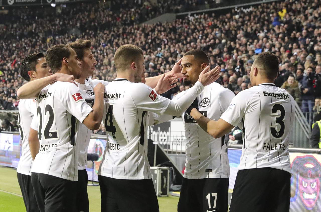Eintracht Frankfurt derrotó 2-1 en casa al Leipzig. (EFE)