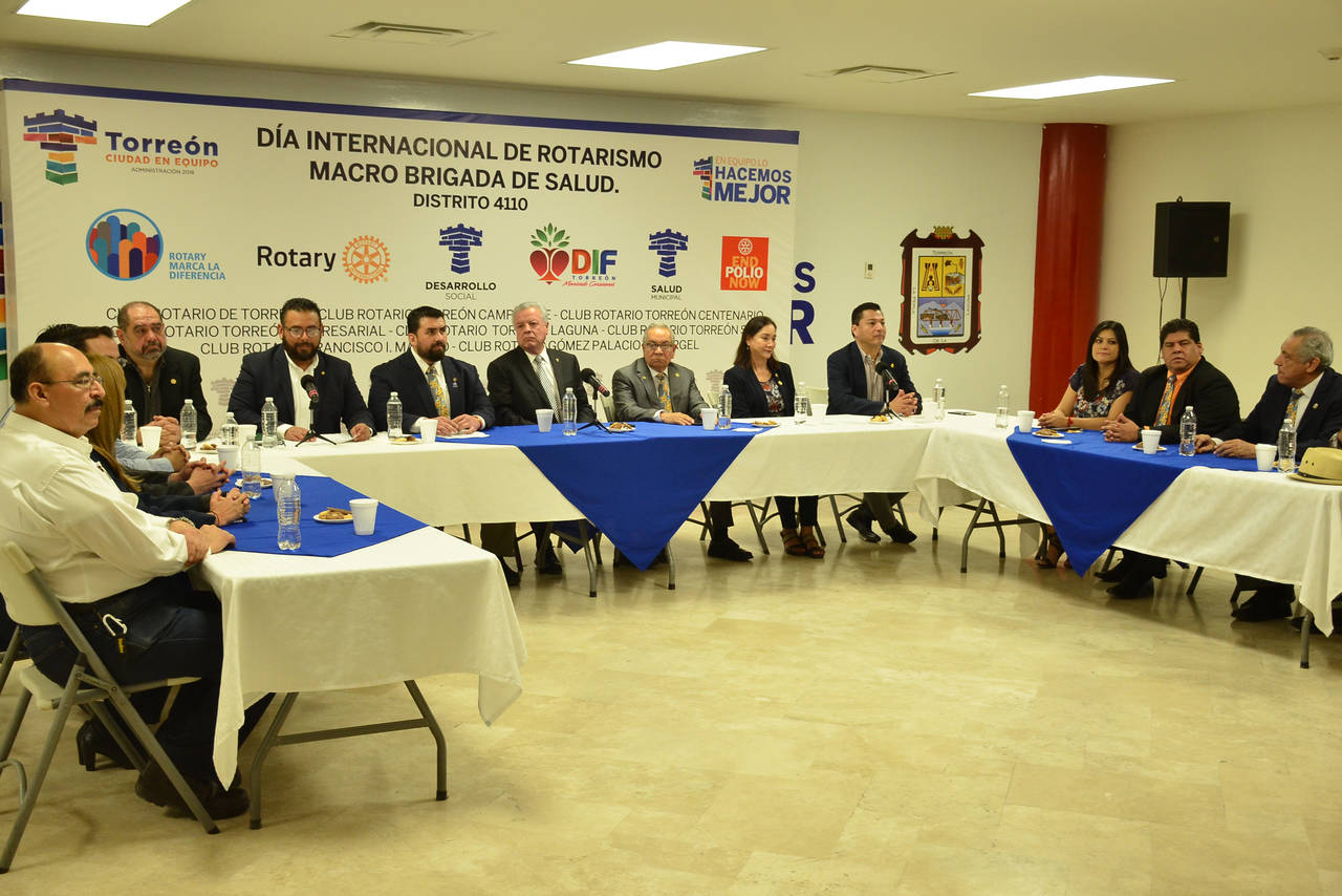 Apoyos. Representantes de clubes Rotarios de Torreón presentaron la Macrobrigada de Salud. (FERNANDO COMPEÁN)
