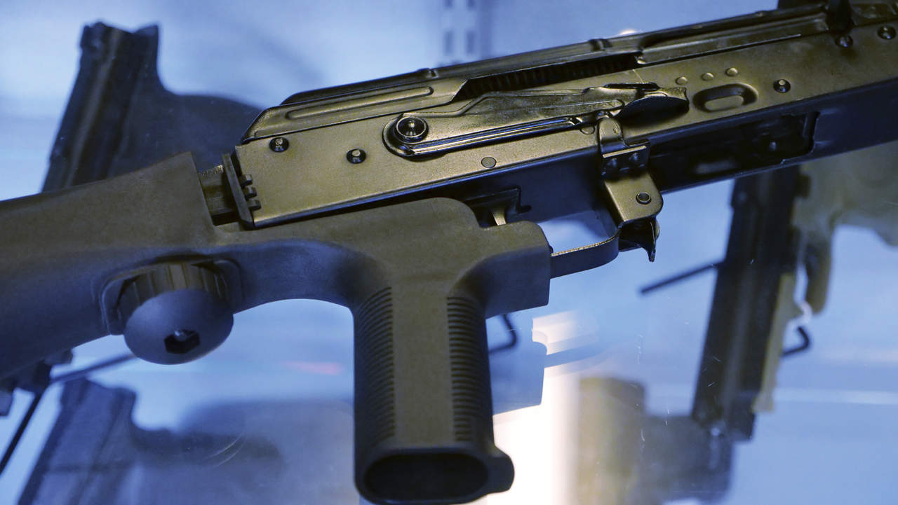 Letal. El dispositivo ‘Bump stock’ le proporciona mayor poder letal a las armas semiautomáticas. (AP)