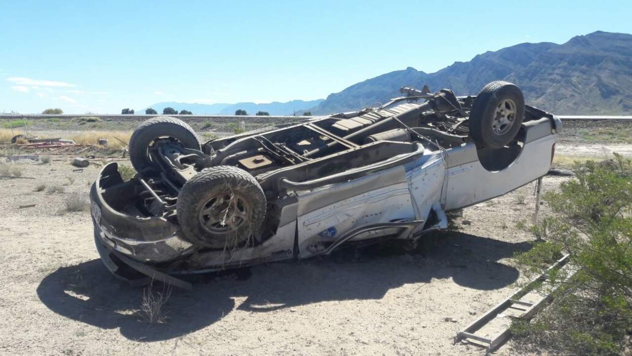 El accidente se registró alrededor de las 11 de la mañana, de este miércoles en la carretera federal Saltillo-Torreón, en el kilómetro 200, cerca del área conocida como La Cuchilla, del lado de San Pedro. (EL SIGLO DE TORREÓN)
