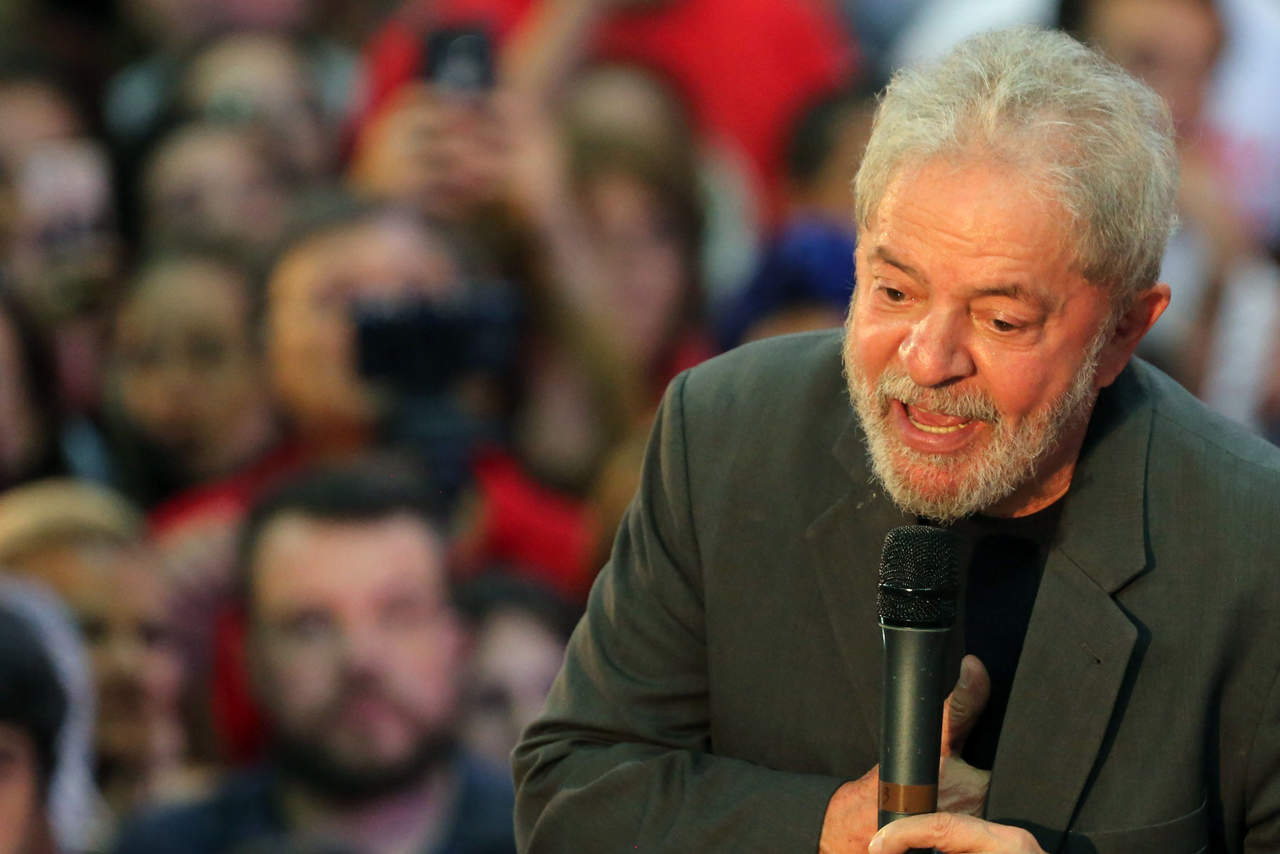 “¡Voy a volver!”, advirtió Lula en Belo Horizonte, capital del estado de Minas Gerais, donde el PT gobierna. Pronunció un discurso combativo ante cientos de personas y grupos sociales que tradicionalmente le apoyan, como el Movimiento de los Sin Tierra (MST). (EFE)