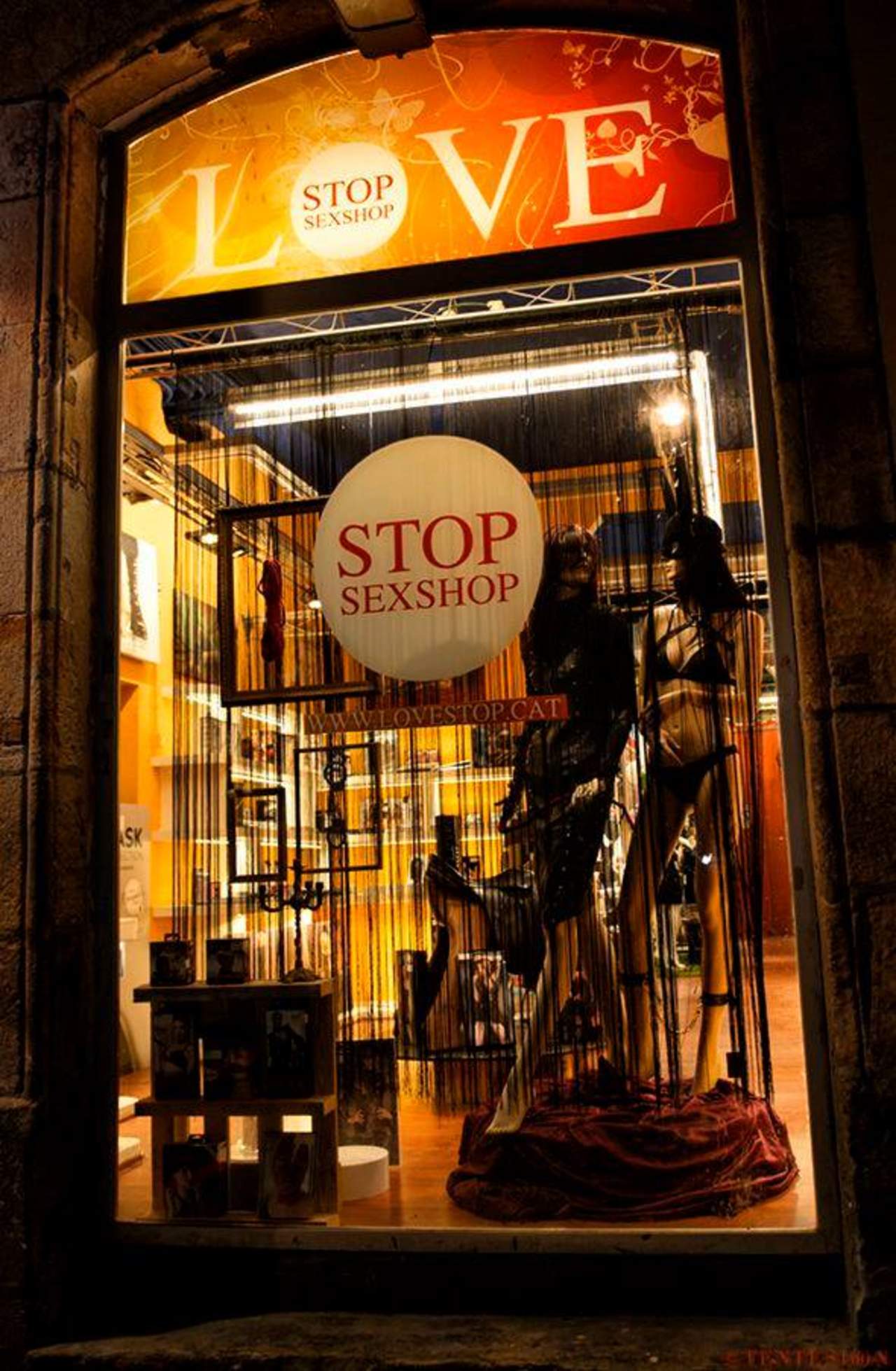 Roban juguetes sexuales de oro en Barcelona