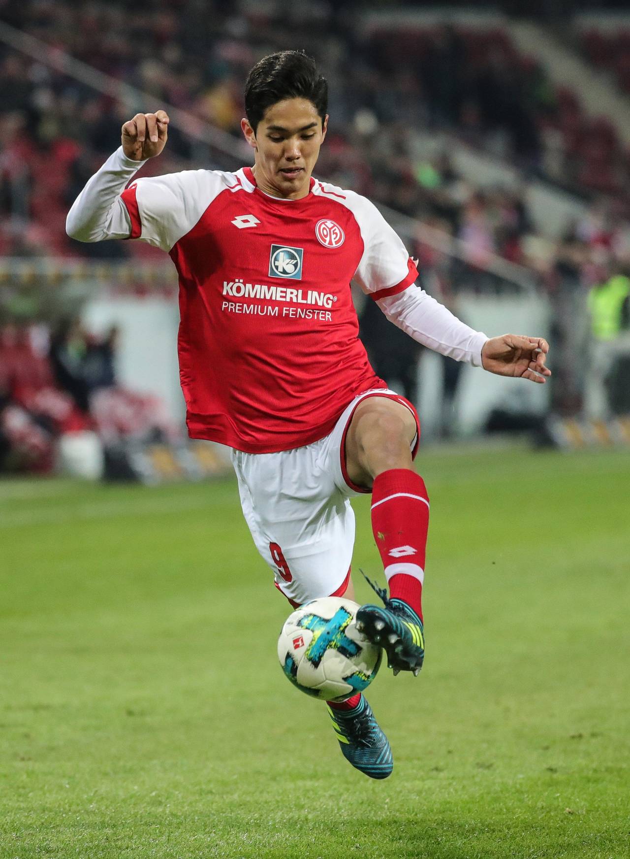 Yoshinori Muto marcó por Mainz el gol del empate. 