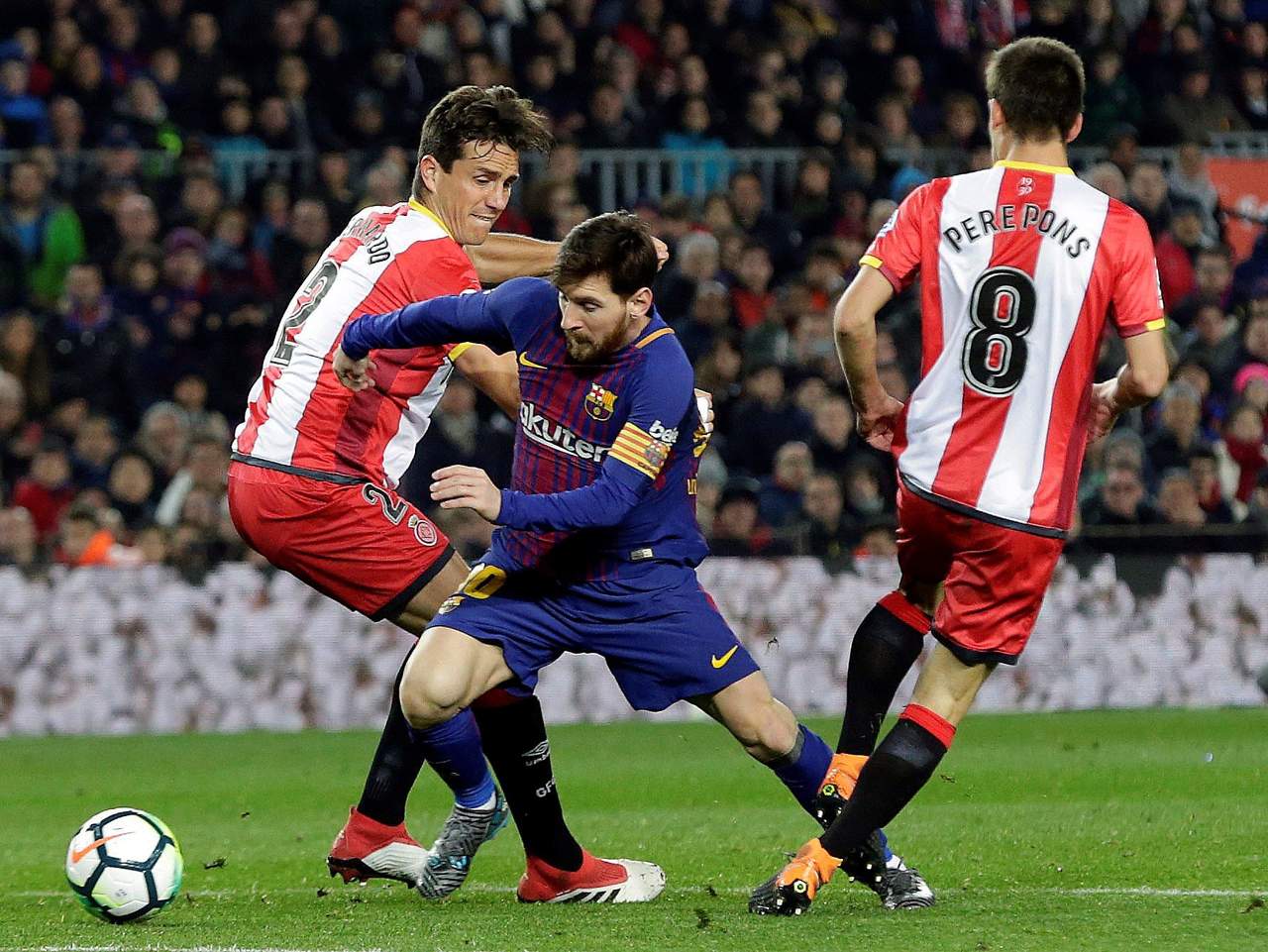 Puso en juego Valverde a Coutinho y Dembélé con Messi y Suárez, reservó a Iniesta y a Sergi Roberto, pero se encontró con un ambicioso Girona, que salió a por todas. (EFE)