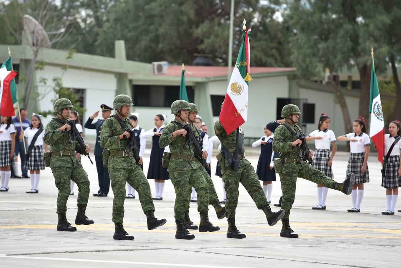 Conmemoran. Conmemoran Día de la Bandera en el 33 Batallón de Infantería. (ERNESTO RAMÍREZ) 