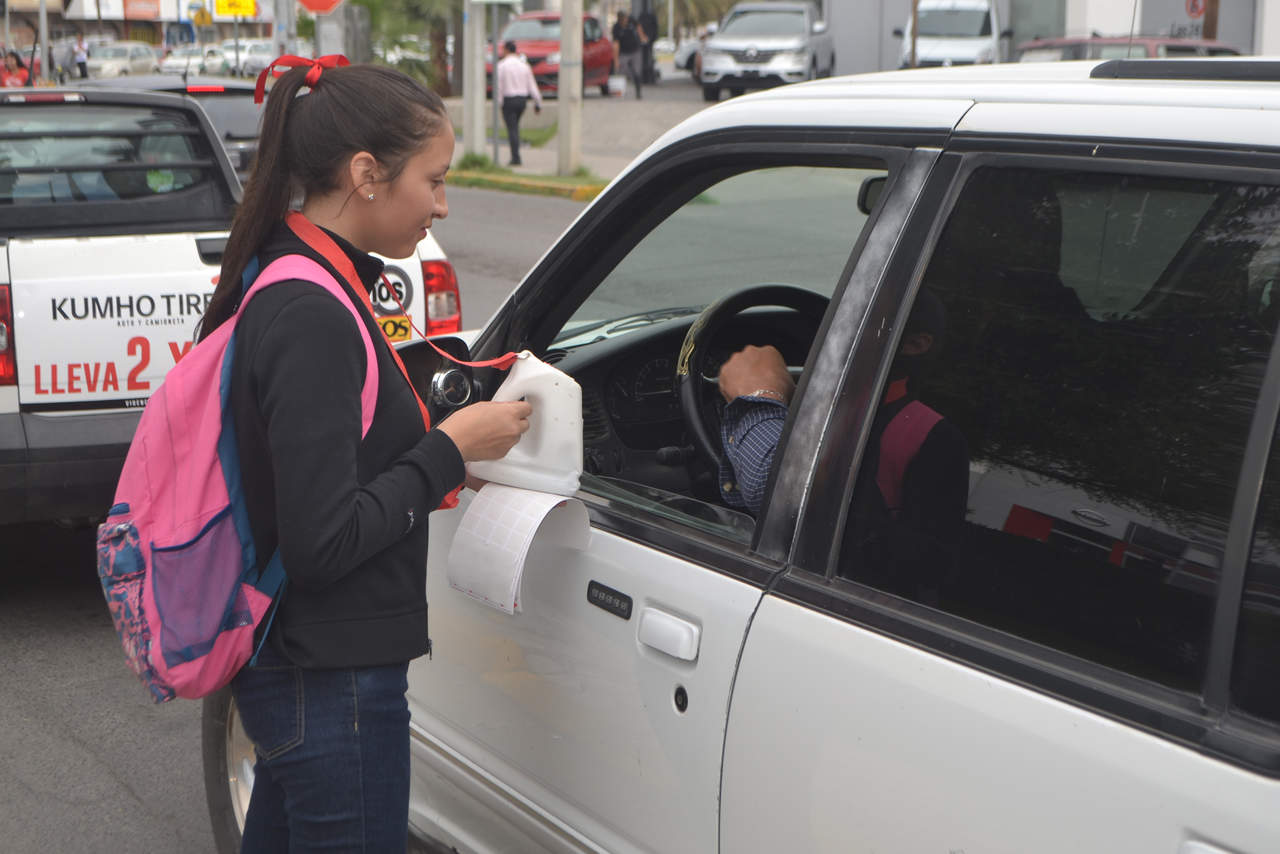 Apoyo. La Cruz Roja Mexicana delegación Torreón dice que quieren ‘llegar al corazón de la gente’. (ANGÉLICA SANDOVAL) 