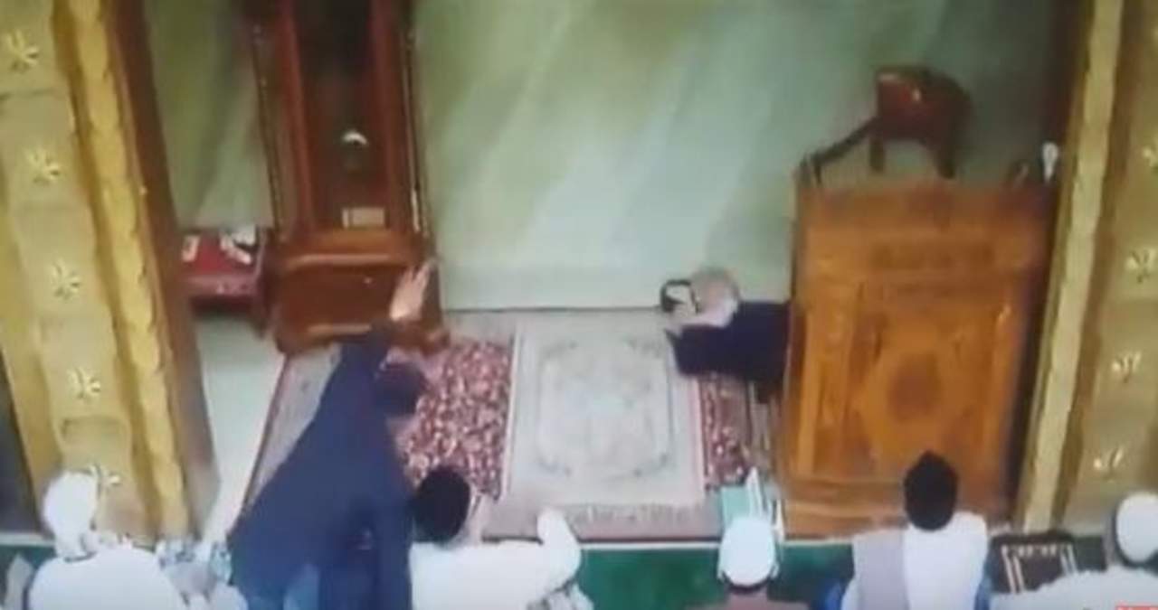 VIDEO: Predicador religioso muere durante ceremonia