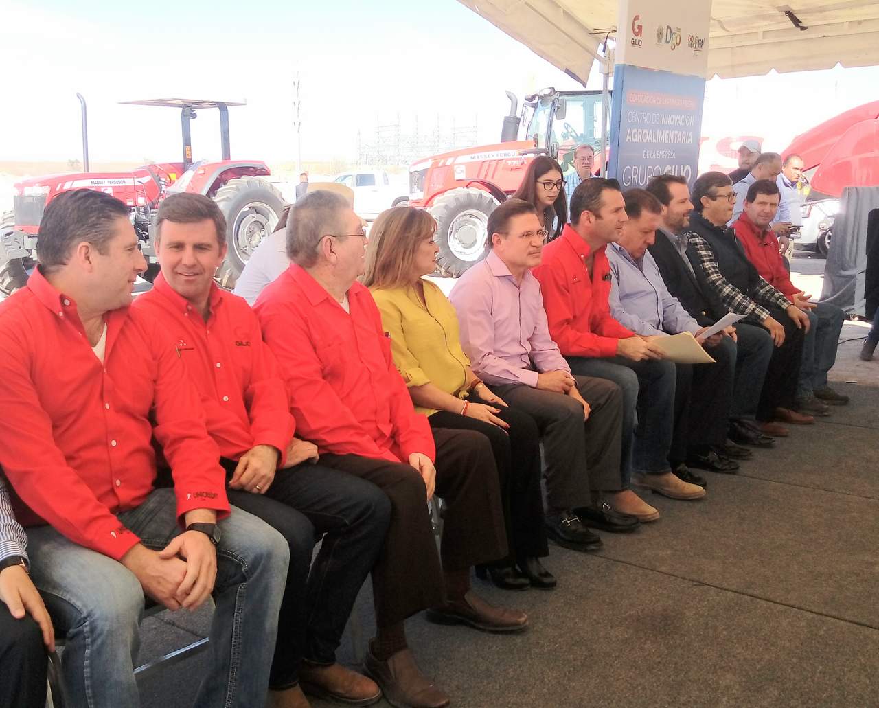 Este lunes se colocó la primera piedra por parte del gobernador de Durango, José Aispuro Torres; la alcaldesa Leticia Herrera y representantes del Grupo Gilio. (EL SIGLO DE TORREÓN) 