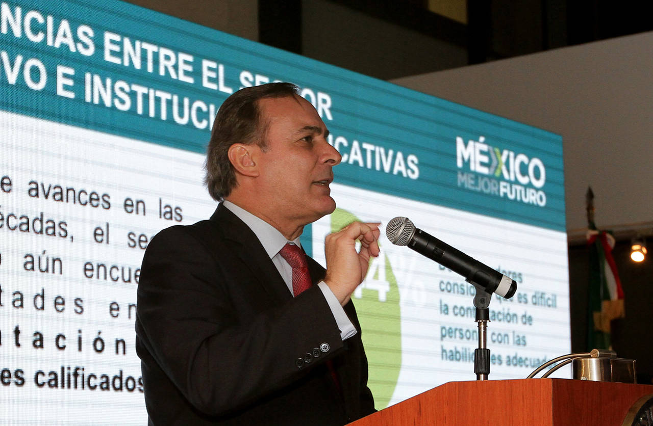 Crítica.  Juan Pablo Castañón, líder de la CCE, aseguró que no se puede reinventar el país cada seis años. (NOTIMEX)