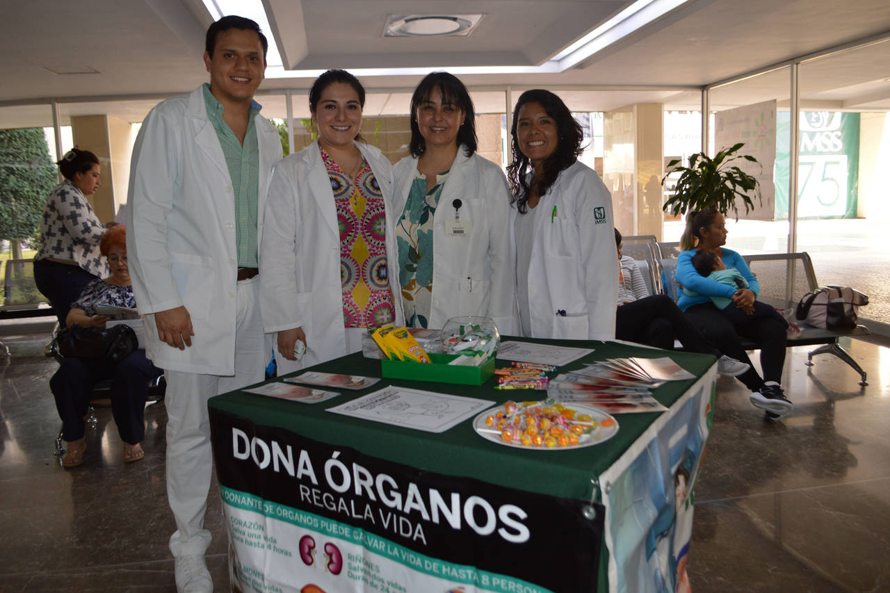 Campaña. Llaman a la población a unirse a los programas de donación de órganos de la UMA NO. 71 de IMSS. (ROBERTO ITURRIAGA)