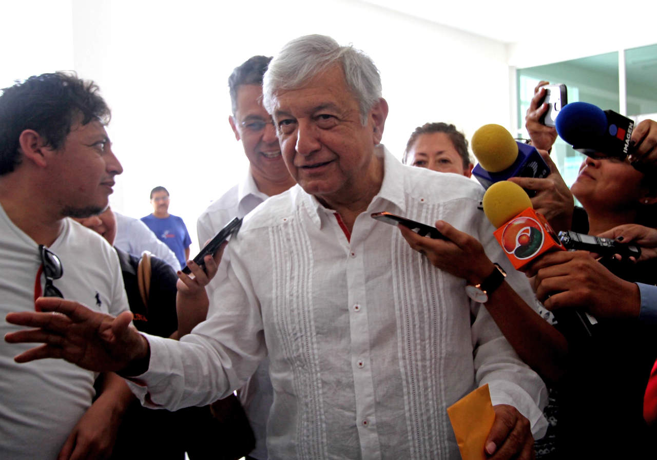 Durante una visita al norteño estado mexicano de Chihuahua, López Obrador aseguró que no pretende caer en provocaciones y afirmó que el escritor peruano 'ya lo ha dicho en otras ocasiones'. (ARCHIVO)