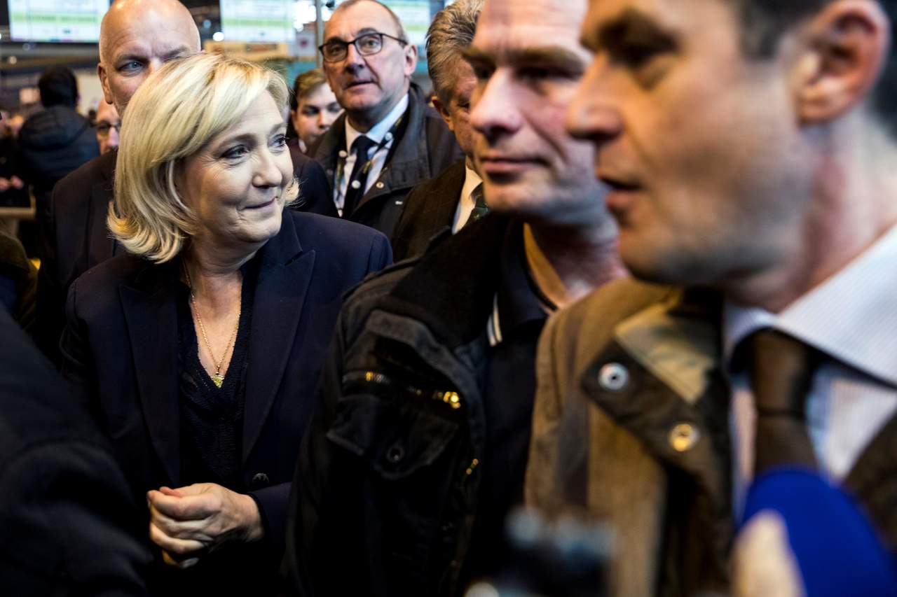 Si el caso llega a juicio y se le declara culpable, Le Pen enfrentaría hasta tres años de prisión y multas por 75,000 euros. (EFE)