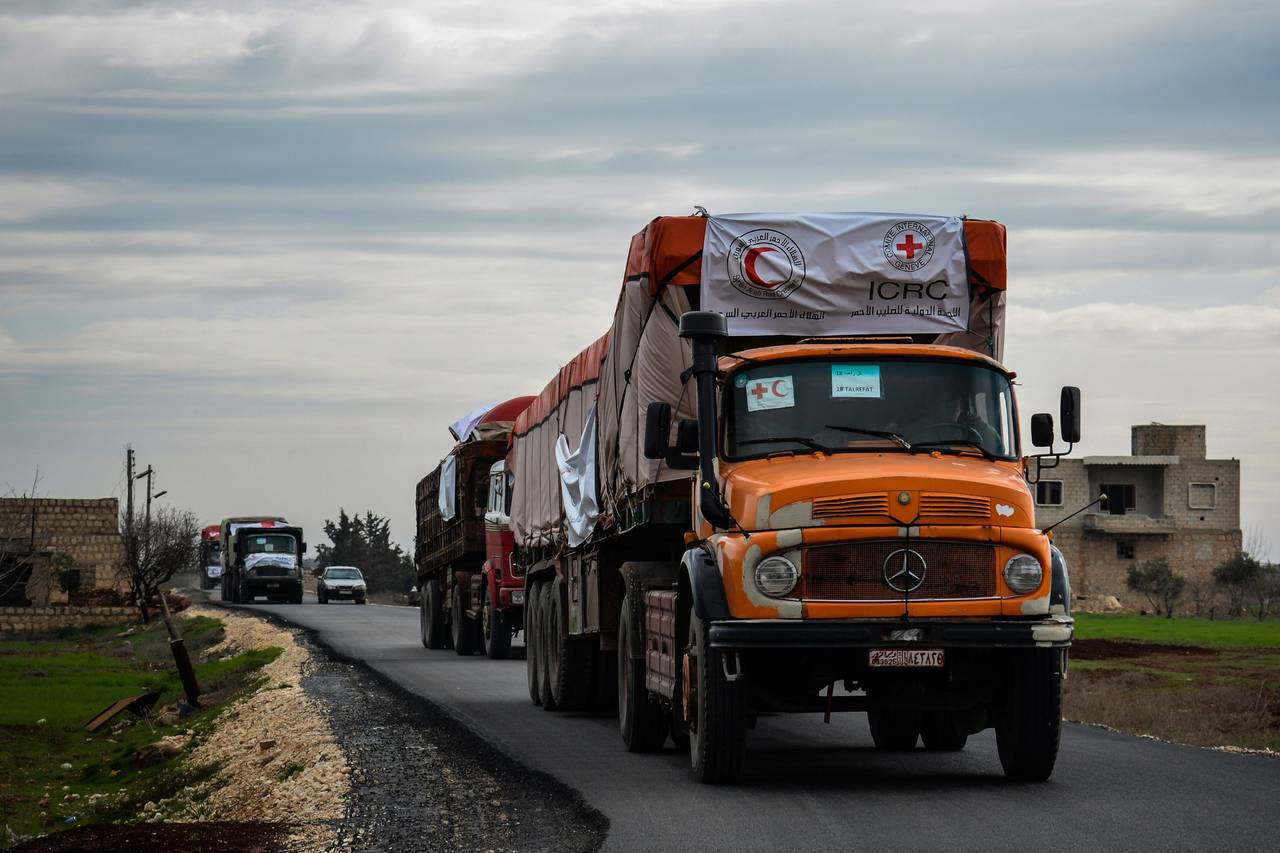 La primera. La caravana de ayuda es la primera que llega a Afrin desde que Turquía inició la operación 'Rama de Olivo'. (EFE)