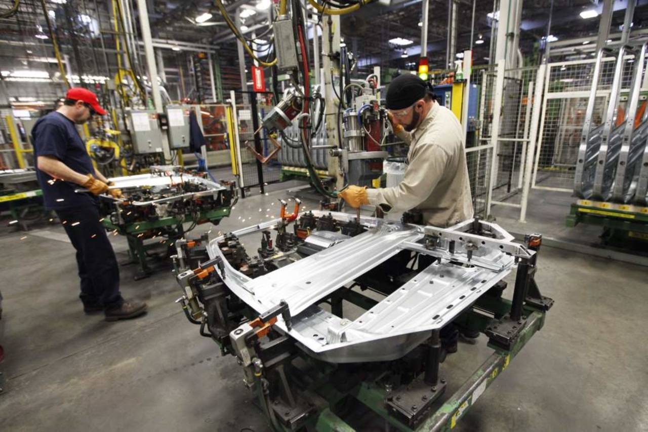 Tendencia. La actividad manufacturera en Estados Unidos mostró una expansión de 1.7 por ciento en febrero. (ARCHIVO)