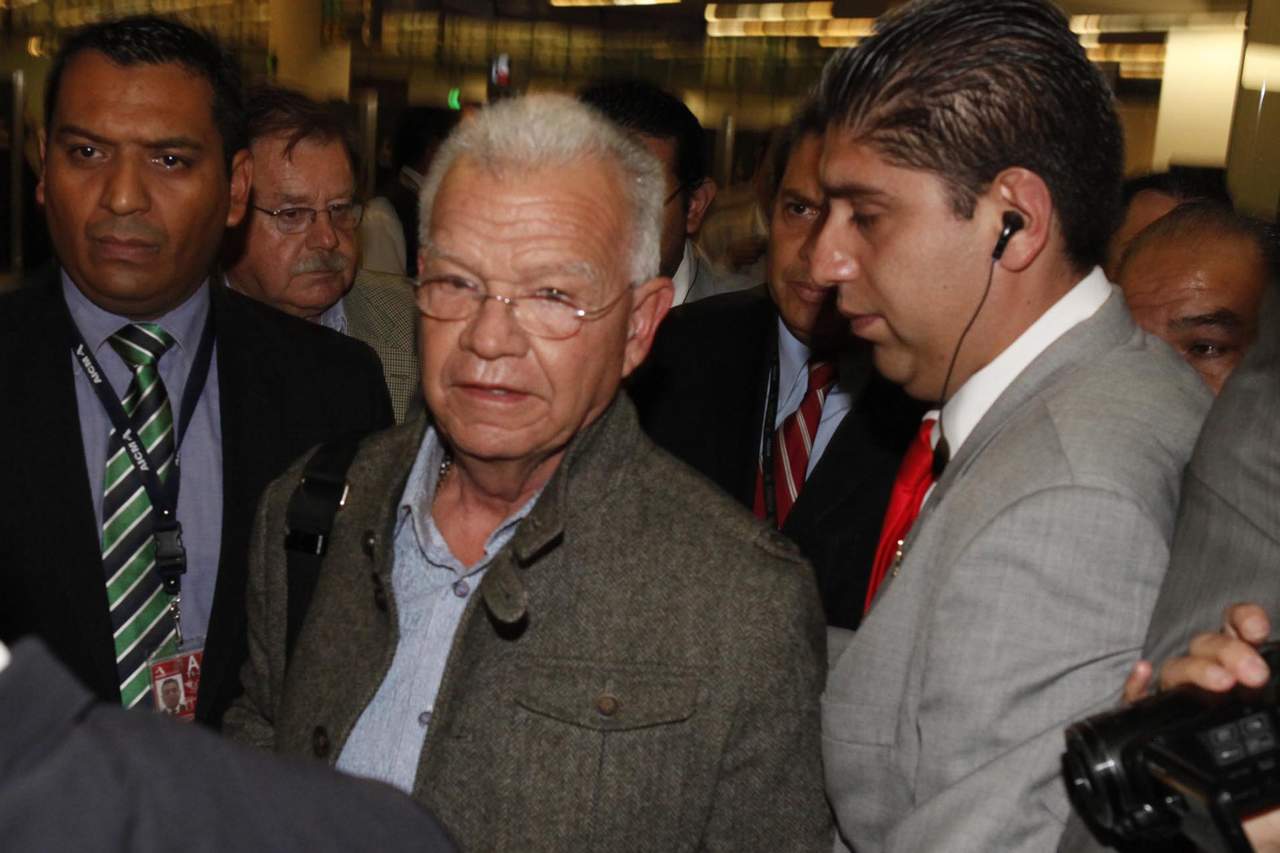 El ex gobernador de Tabasco, Andrés Granier (centro), fue condenado por el delito de peculado a casi 11 años de prisión y al pago de 196 millones de pesos por reparación del daño en contra del erario en el sector salud. (ARCHIVO)
