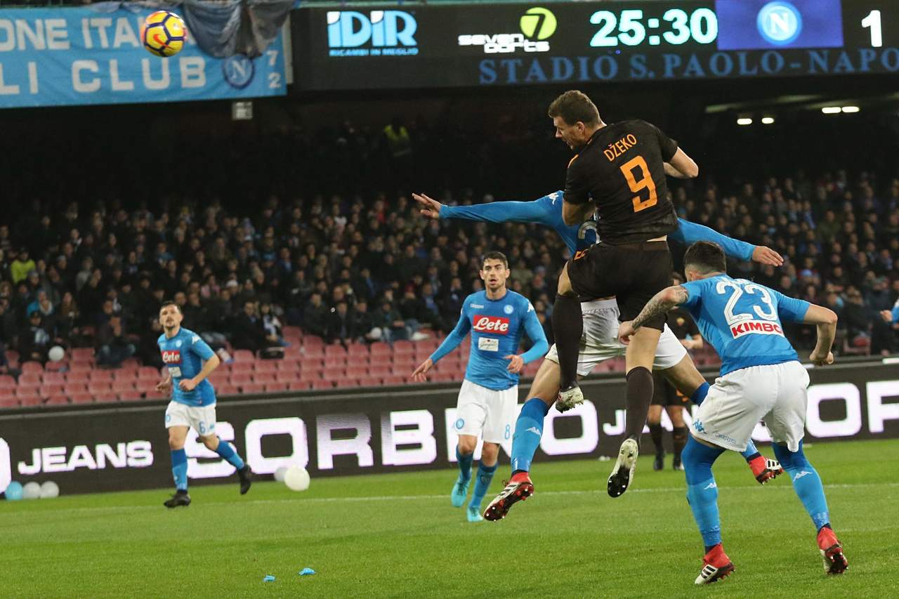 Edin Dzeko marcó dos de los cuatro goles de la Roma. (AP)