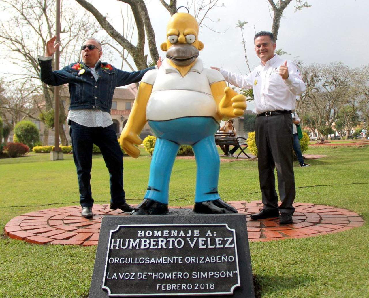 Homenajean a Humberto Vélez en Orizaba con un mal hecho Homero Simpson