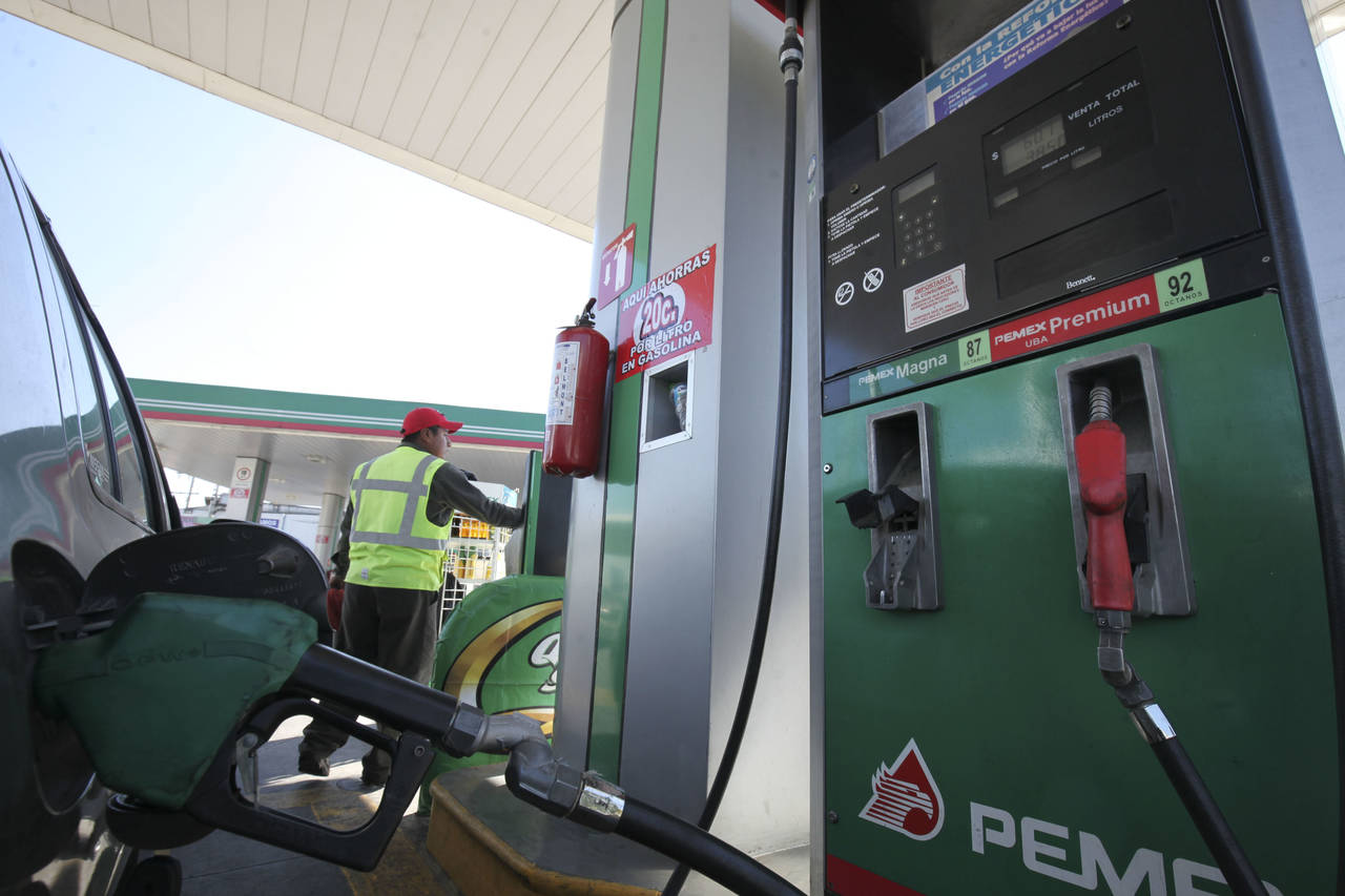 Tendencia. El aumento de precios le representó a Pemex un incremento en los ingresos por concepto de venta del combustible. (ARCHIVO)