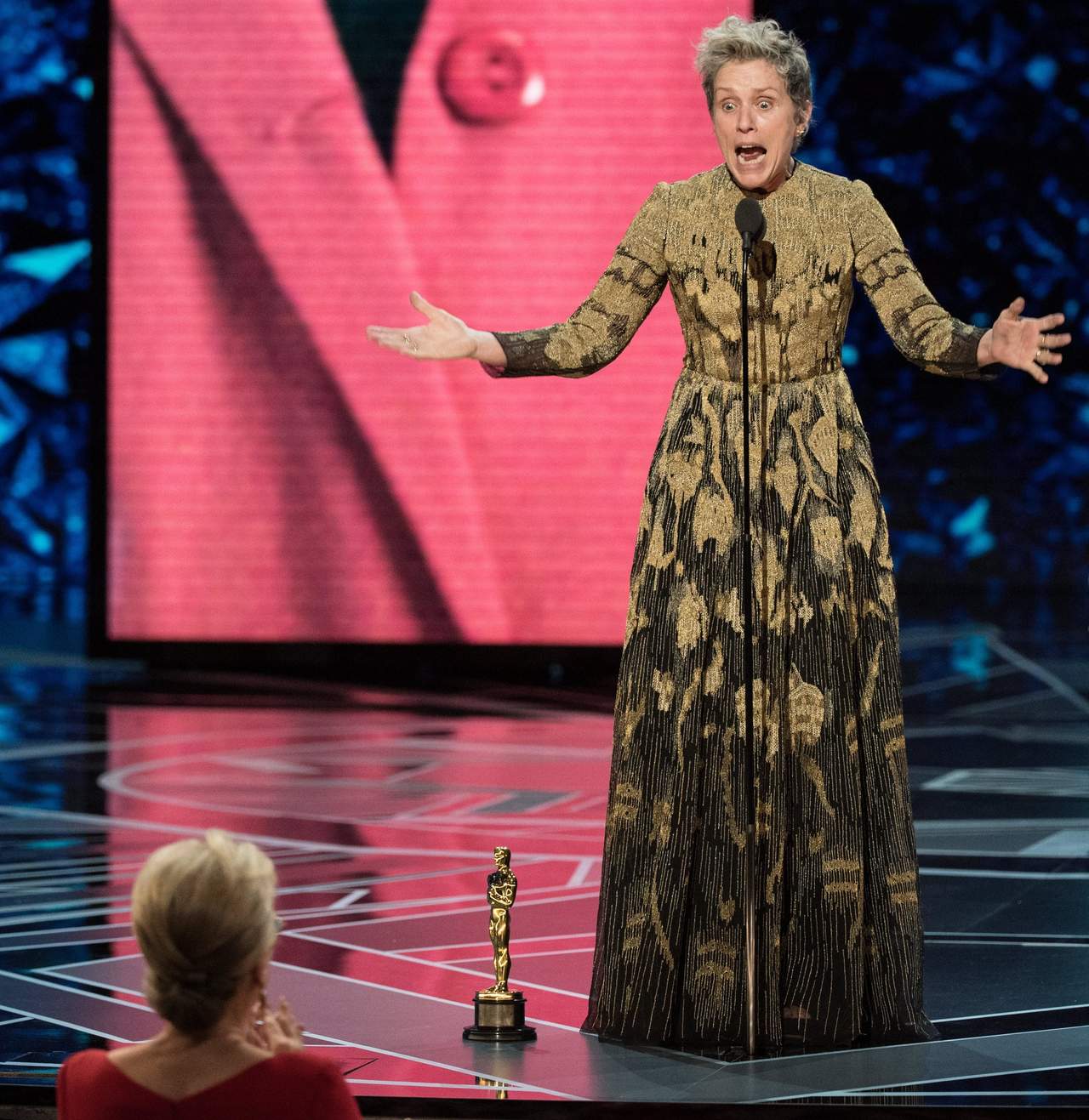 La actriz Frances McDormand sufrió un penoso accidente tras haber ganado un premio Óscar como mejor actriz por la cinta 'Three Billboards Outside..'. (ARCHIVO)
