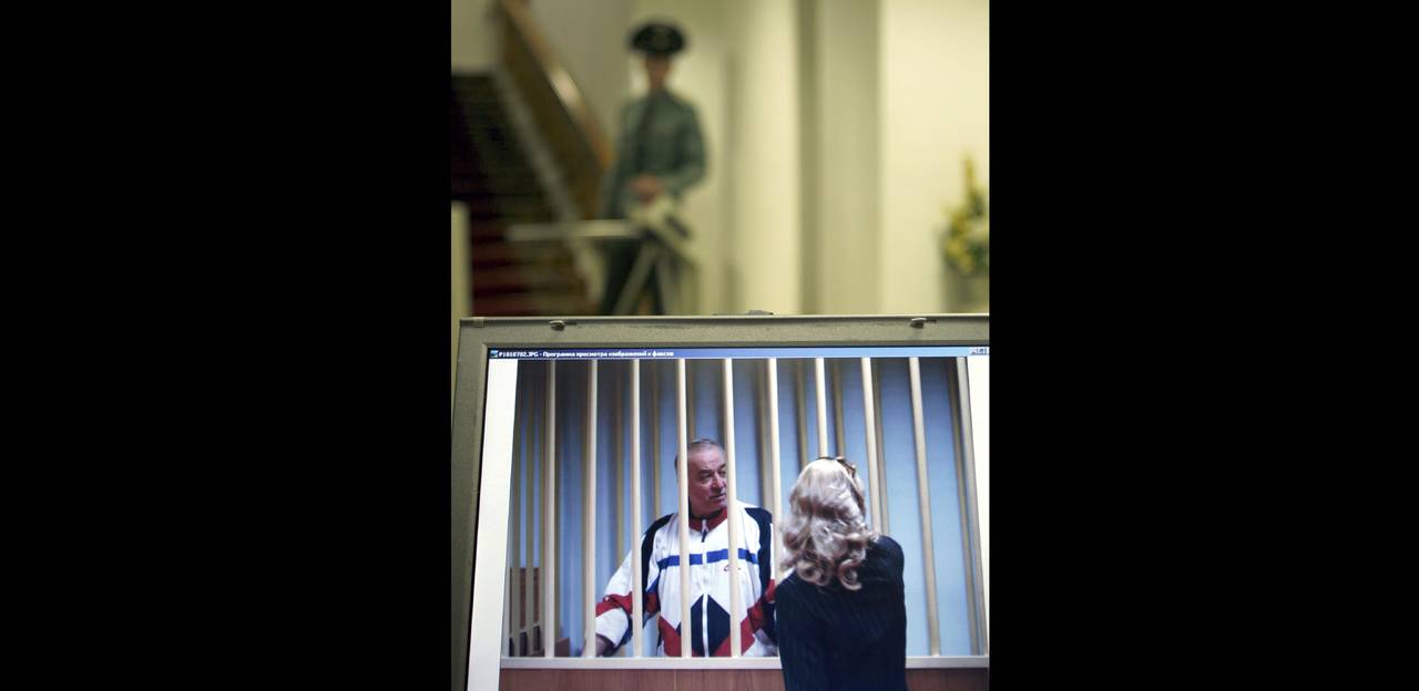 Alerta. En la foto, el exespía ruso Sergei Skripal hablaba con abogada defensora en Moscú. (AP)