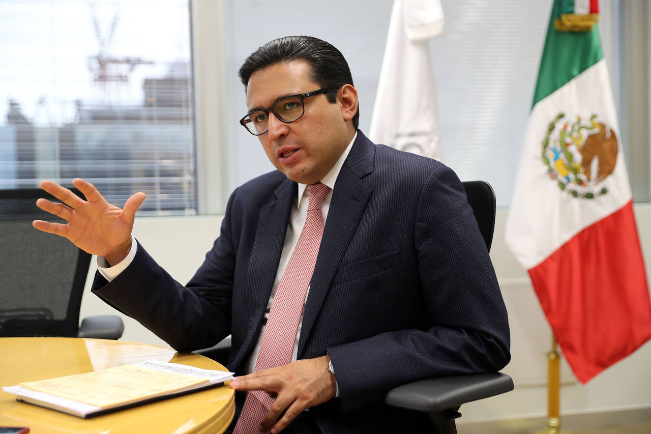 Aprueba.  'El sistema, a prueba de resultados electorales', señala en entrevista, Bernardo González, presidente de la Comisión Nacional Bancaria y de Valores (CNBV). (EL UNIVERSAL)