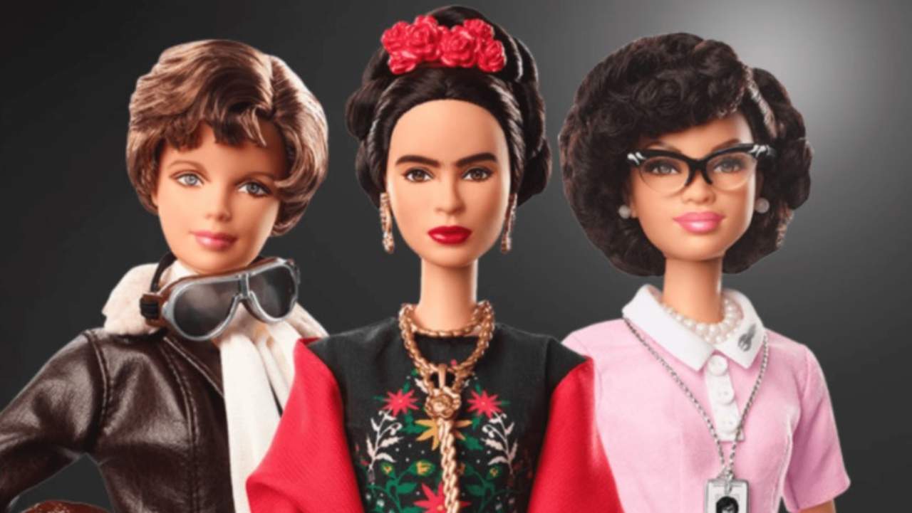 Mattel anunció el día de hoy el lanzamiento de una línea especial de muñecas en las que se incluye a Frida Kahlo. (INTERNET). 