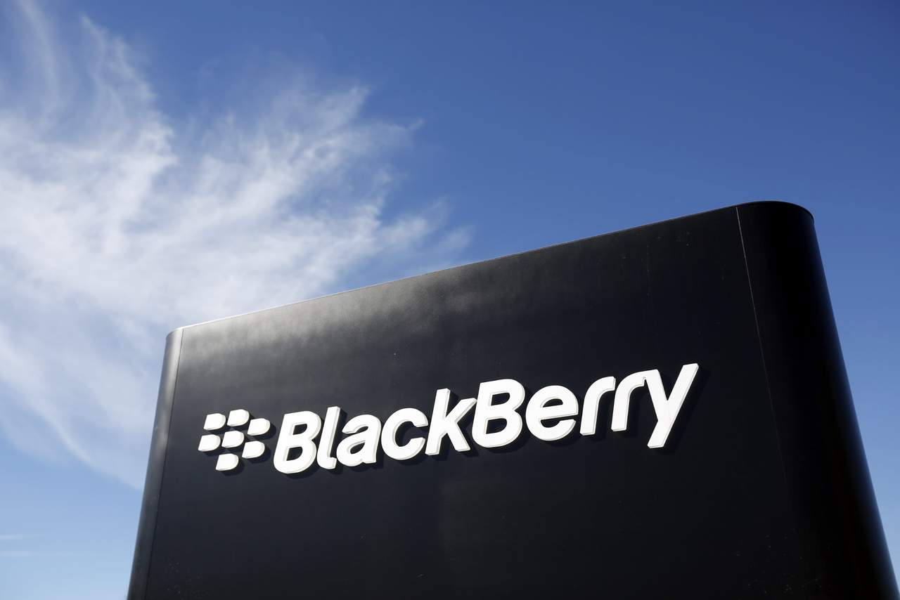 Demanda Blackberry a Facebook por violación de patente