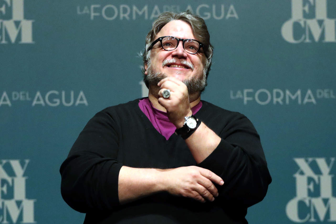Guillermo del Toro durante una rueda de prensa dentro del Festival Internacional de Cine de Morelia