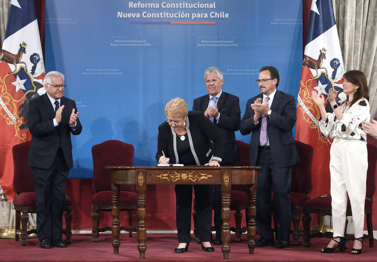 Acto. La presidenta chilena Michelle Bachelet envió al Congreso Nacional el proyecto de ley de reforma constitucional. (NOTIMEX)